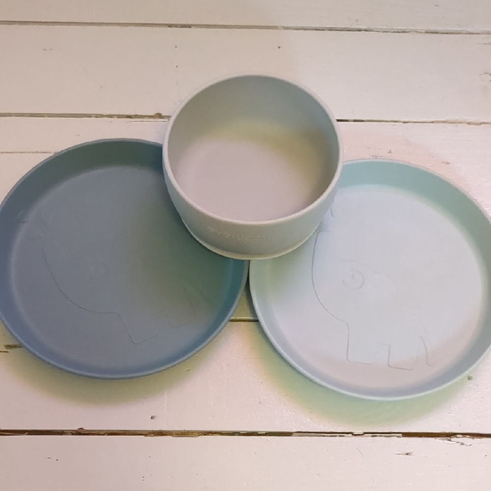 Blue and White Elephant Plates and Bowl Set
